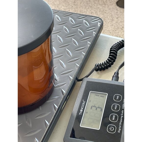 Leoben Company Amber + Saffron Candle 24 Ounce Mahogany Jar Vegan Soy Wax Blend - Picture 6 of 6